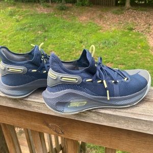 Boys Under Armour Curry 6 Basketball Shoe, size 7youth, excellent condition!